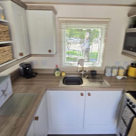Luxury Lakeside Caravan With Hottub And Private Fishing Peg, Tattershall Lakes Bagian luar foto