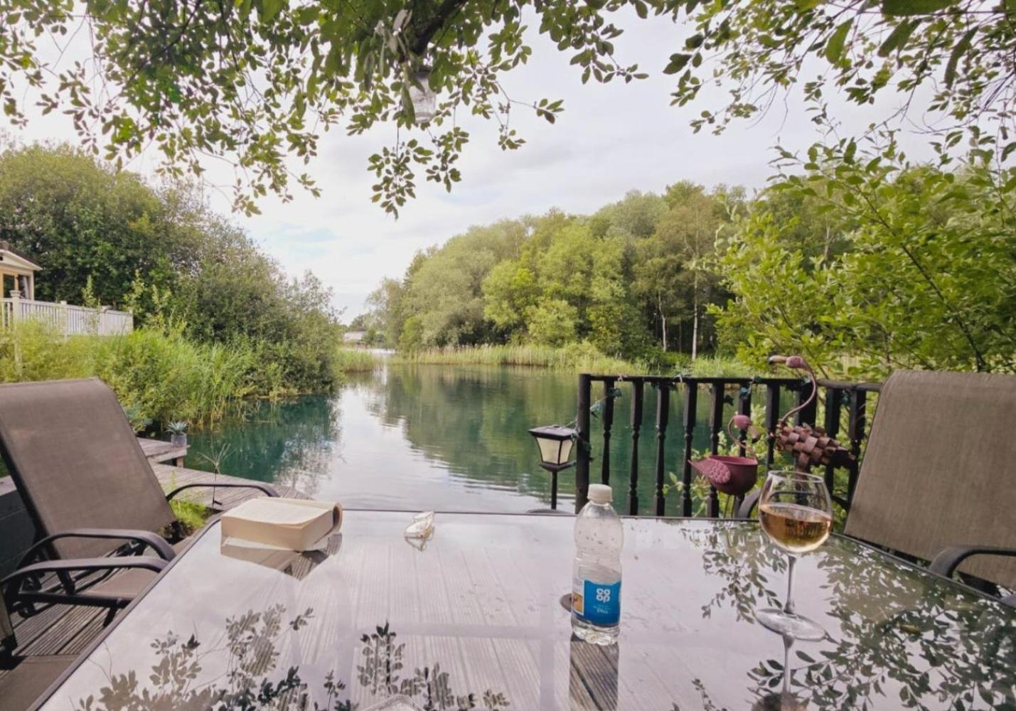 Luxury Lakeside Caravan With Hottub And Private Fishing Peg, Tattershall Lakes Bagian luar foto