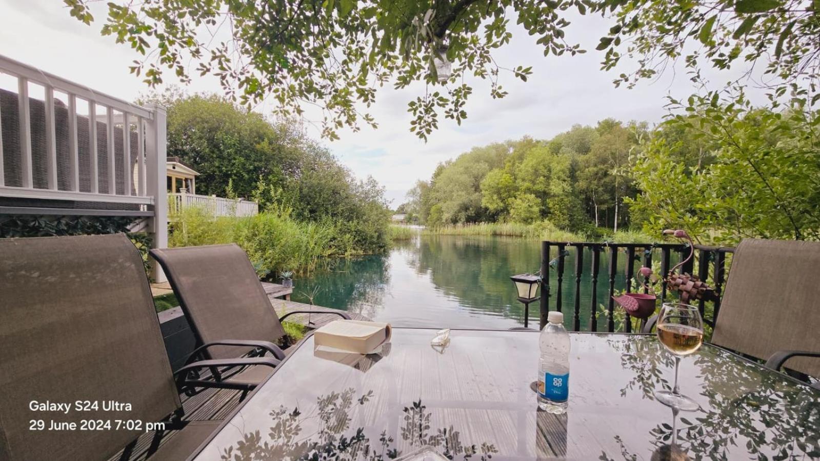 Luxury Lakeside Caravan With Hottub And Private Fishing Peg, Tattershall Lakes Bagian luar foto