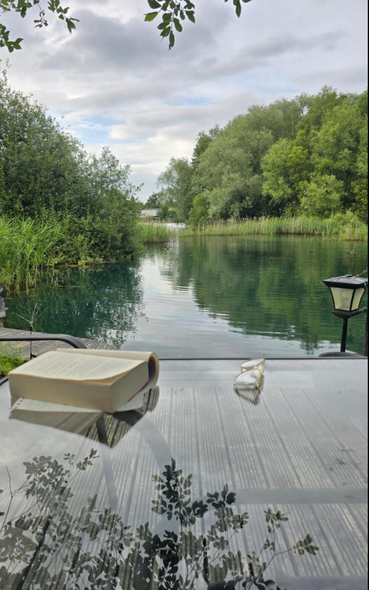 Luxury Lakeside Caravan With Hottub And Private Fishing Peg, Tattershall Lakes Bagian luar foto